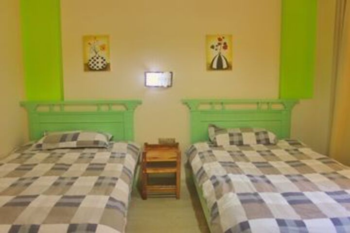 Room 32 of 64