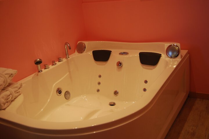 Hot Tub 67 of 90