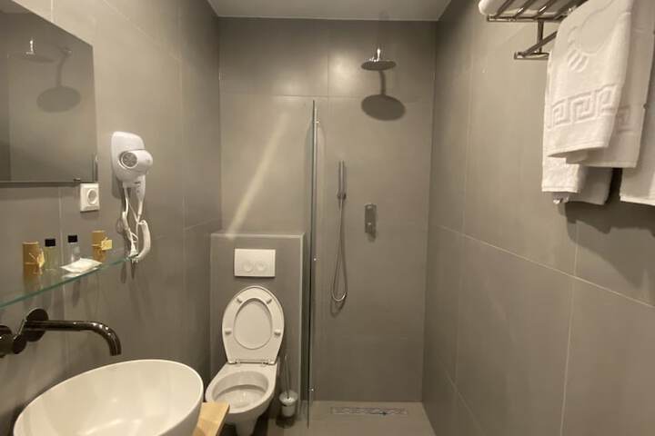 Room 41 of 46