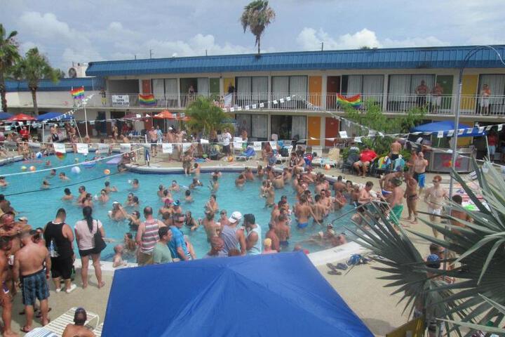 FLAMINGO RESORT in Tampa, FL
