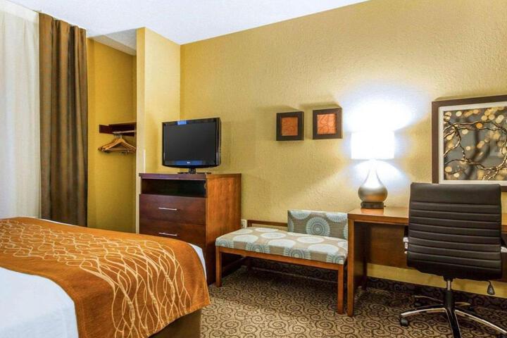 Standard Room, King or Two Doubles (2 of 2)