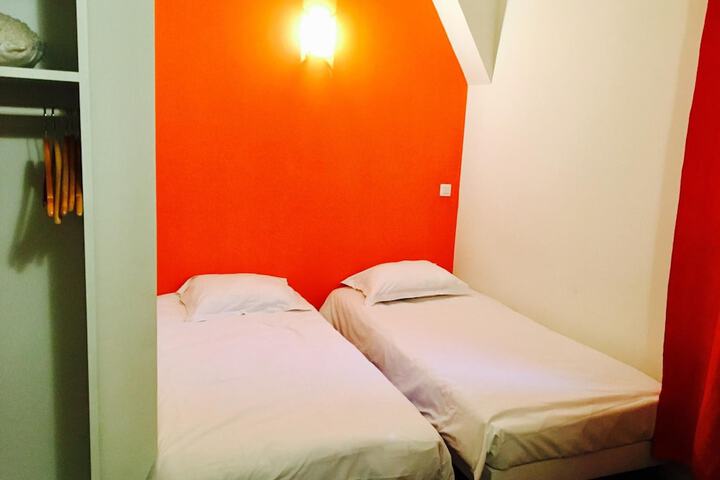 Room 19 of 158