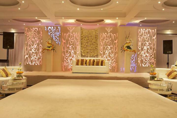Ballroom/Hall 137 of 152