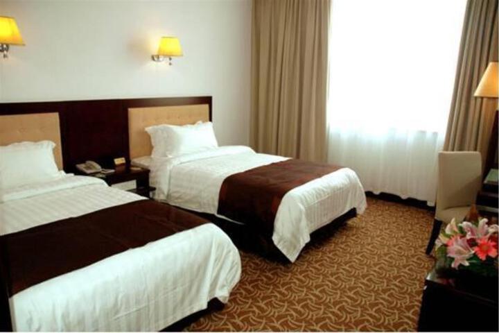 Room 6 of 17