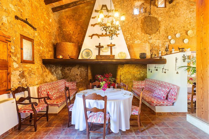 Dining 60 of 77