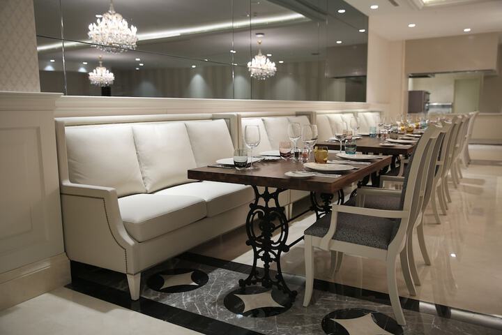 Dining 77 of 95