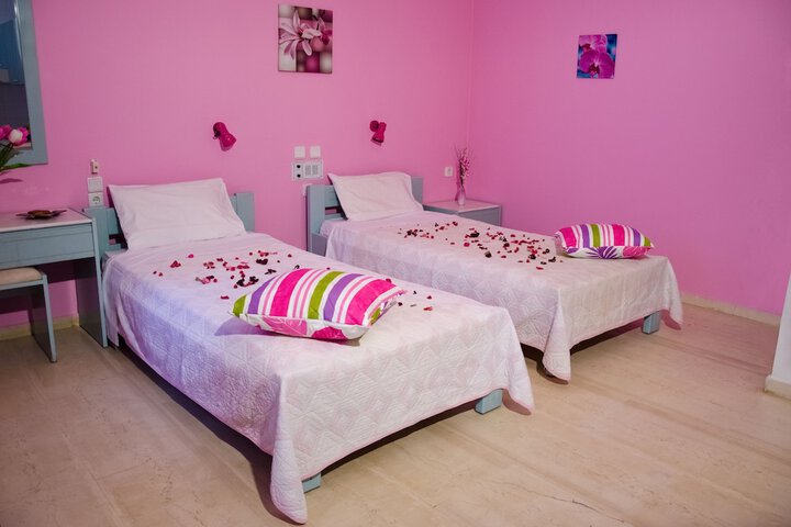 Room 11 of 22