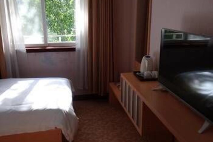 Room 3 of 8