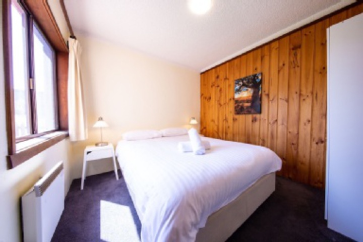 Room 215 of 693