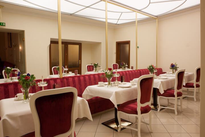 Dining 43 of 49