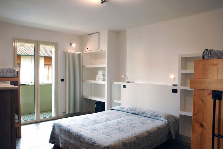 Room 5 of 61