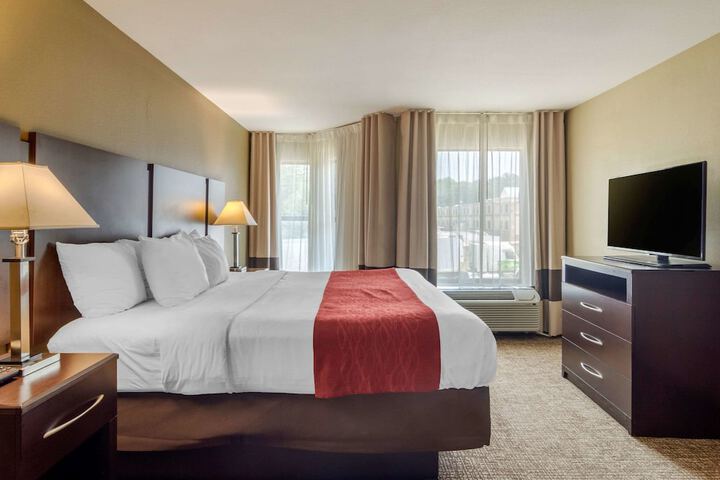 1 King Bed (8 of 8)