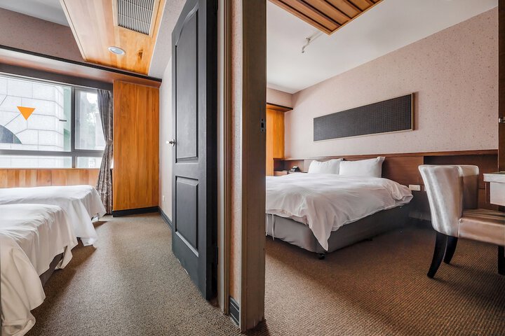 Room 47 of 90