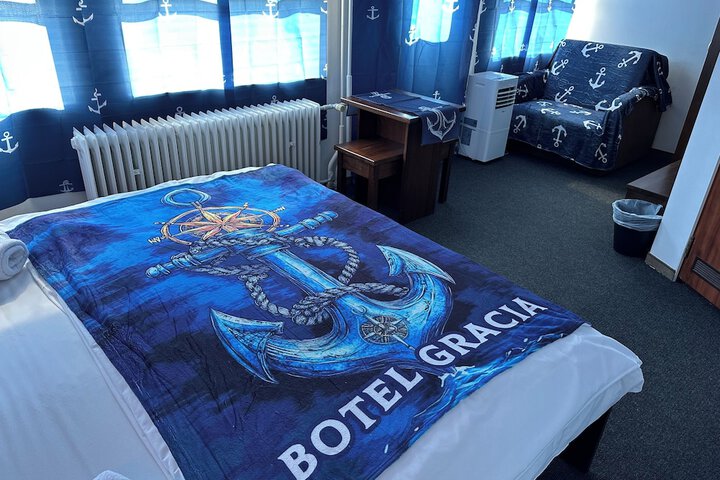 Room 45 of 167