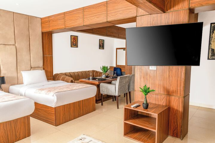 Room 10 of 26