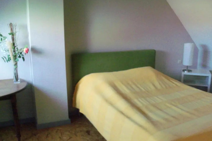 Room 10 of 12