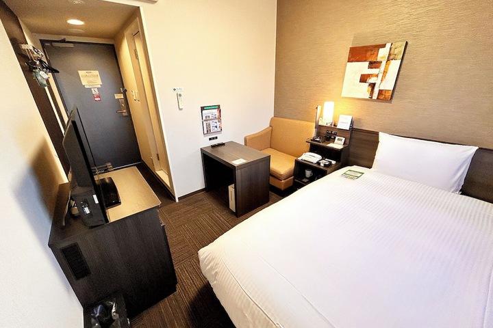 Room 4 of 36