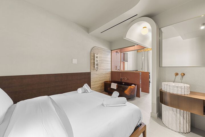Room 43 of 102