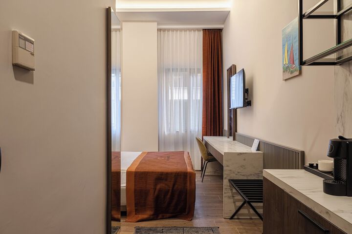 Room 16 of 86