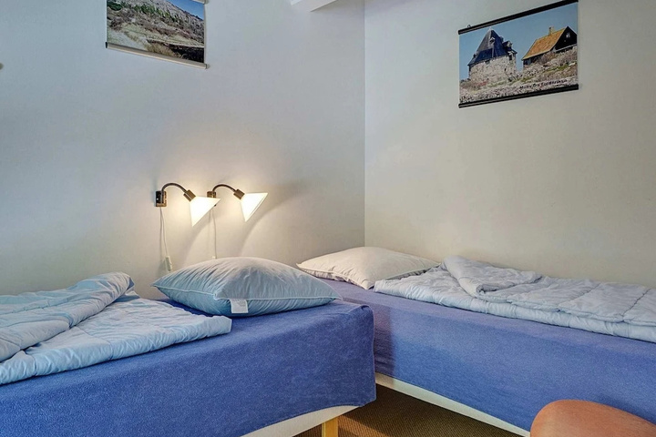 Room 3 of 20