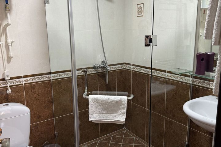 Room 4 of 23