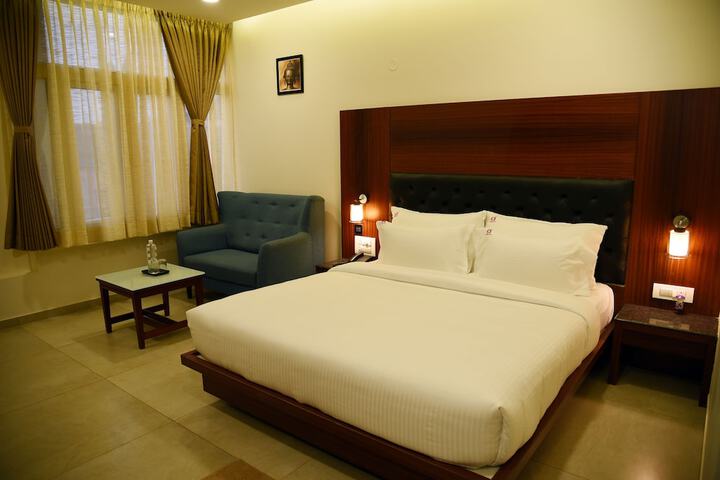 Room 9 of 42