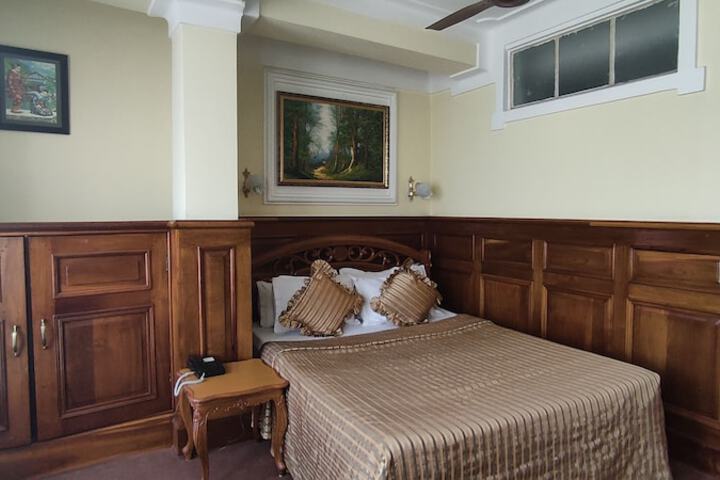 Room 8 of 32