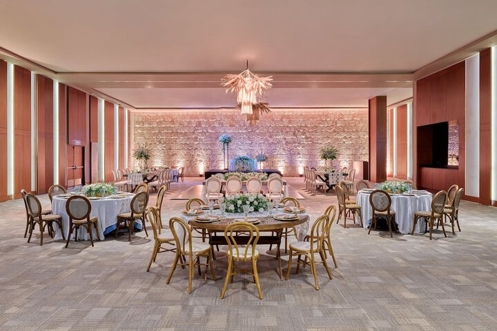 Ballroom/Hall 39 of 59