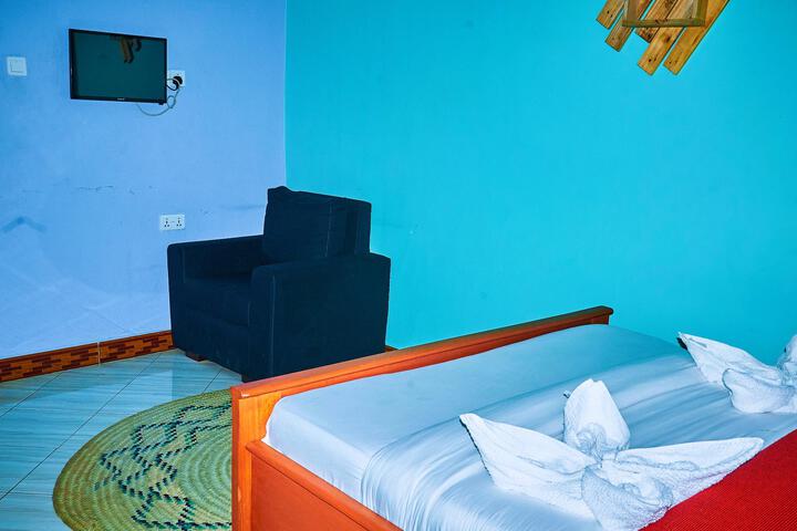 Room 6 of 16