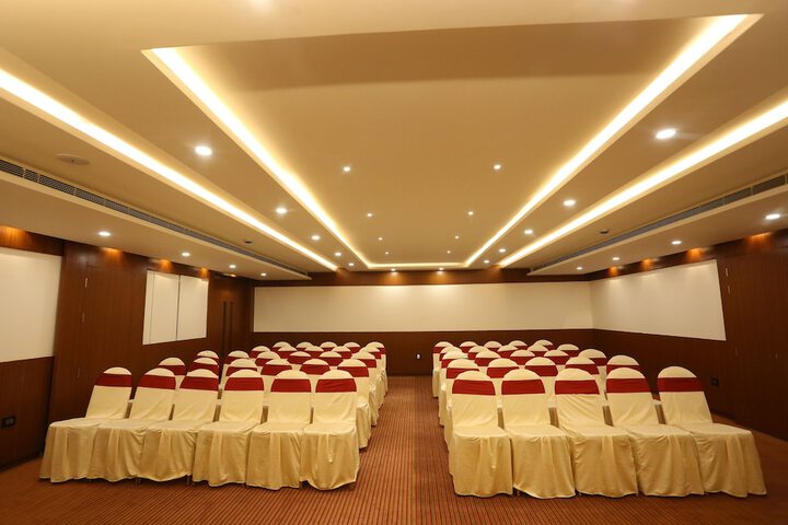 Ballroom/Hall 27 of 35
