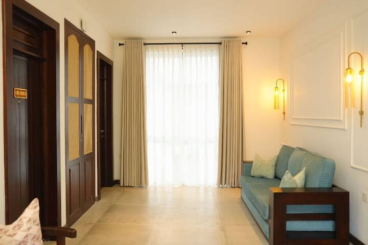 Room 7 of 12