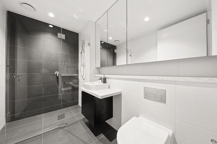 Room 32 of 43