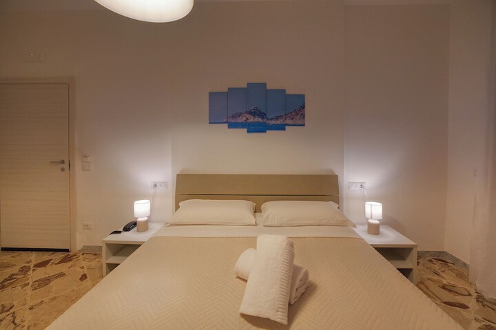 Room 12 of 126