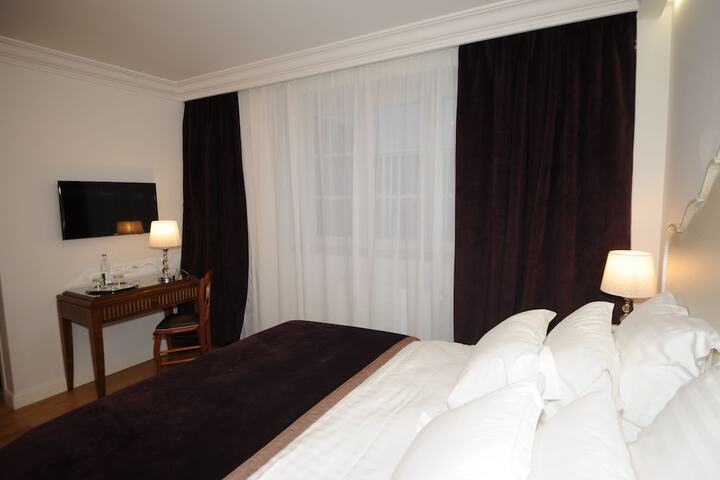 Room 10 of 53