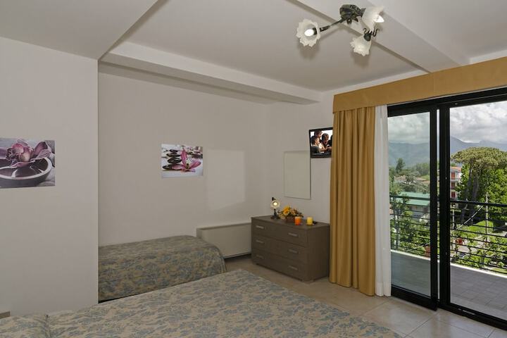 Room 8 of 40