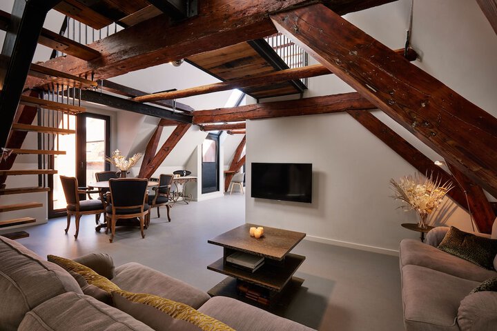 Room 15 of 171