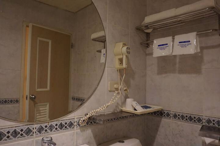Room 50 of 64