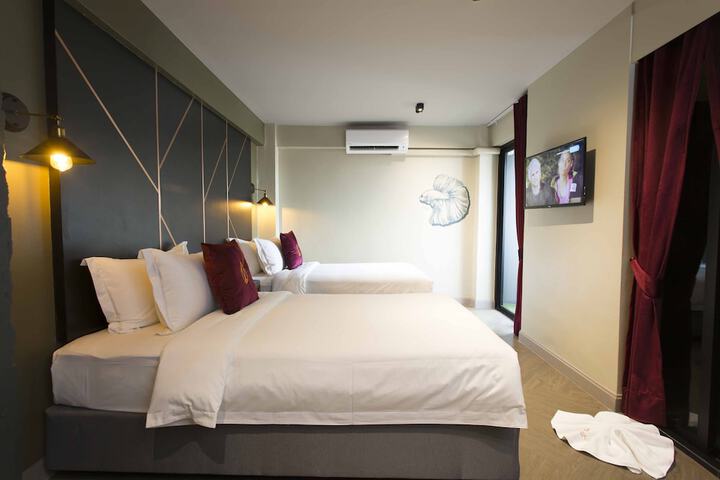 Room 12 of 48