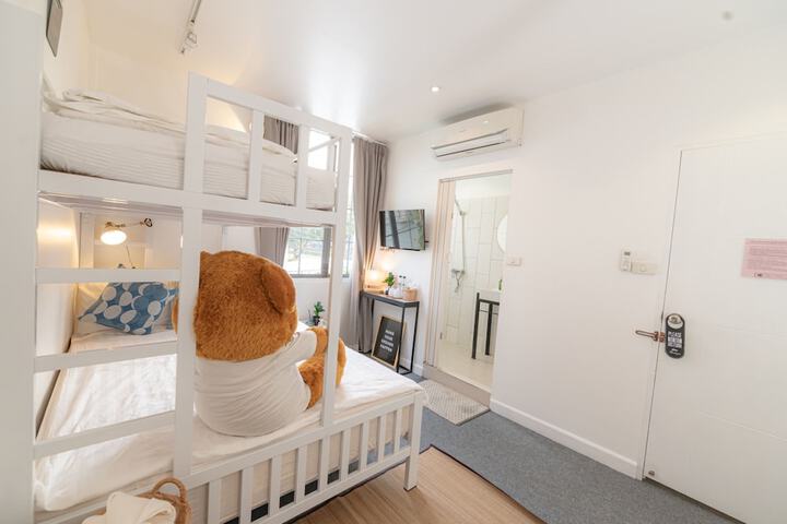 Room 15 of 93