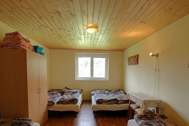 Room 11 of 32