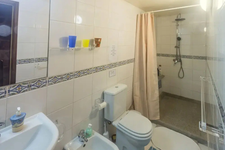 Room 4 of 13