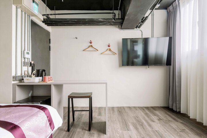 Room 28 of 66