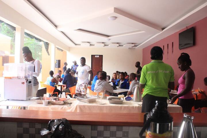 Dining 14 of 25