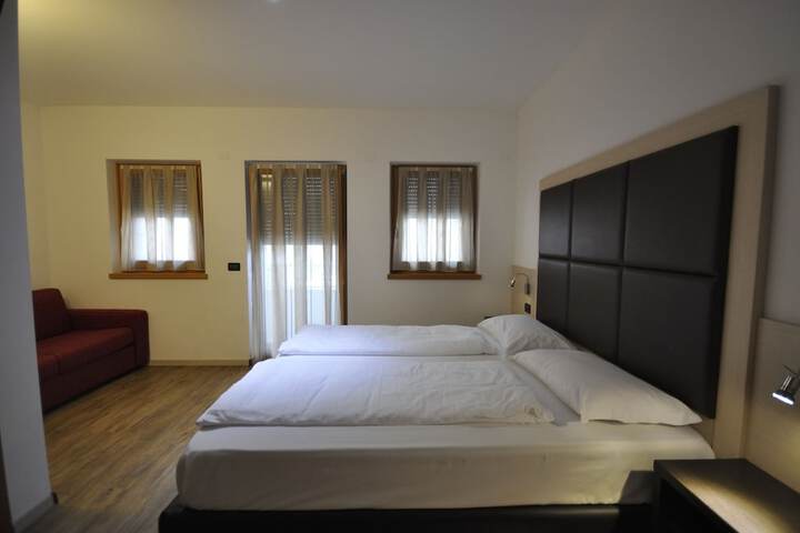 Room 12 of 34