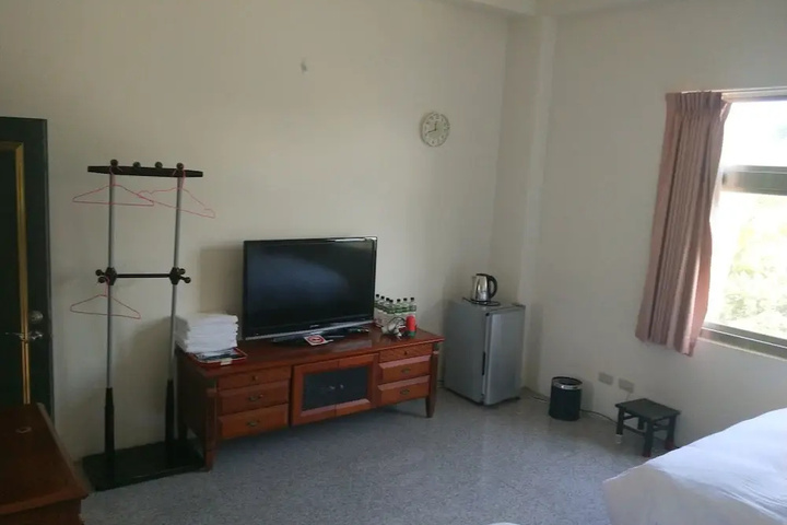 Room 3 of 10
