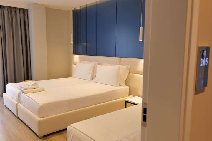 Room 14 of 171