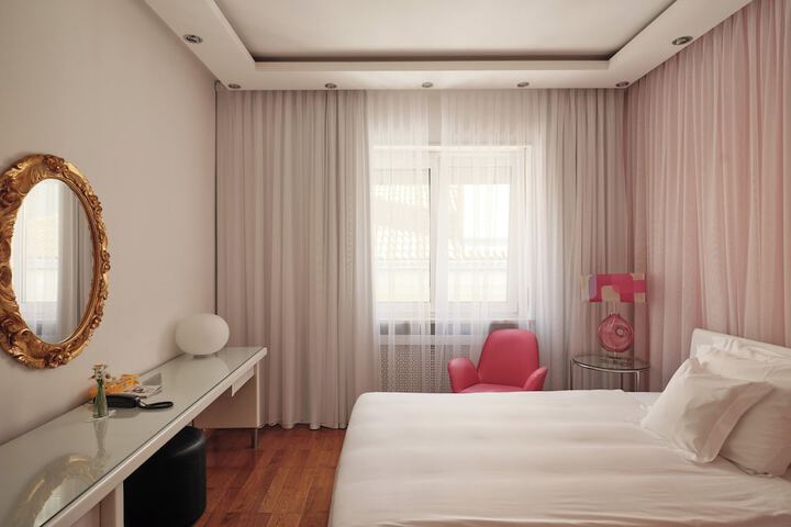 Room 13 of 42