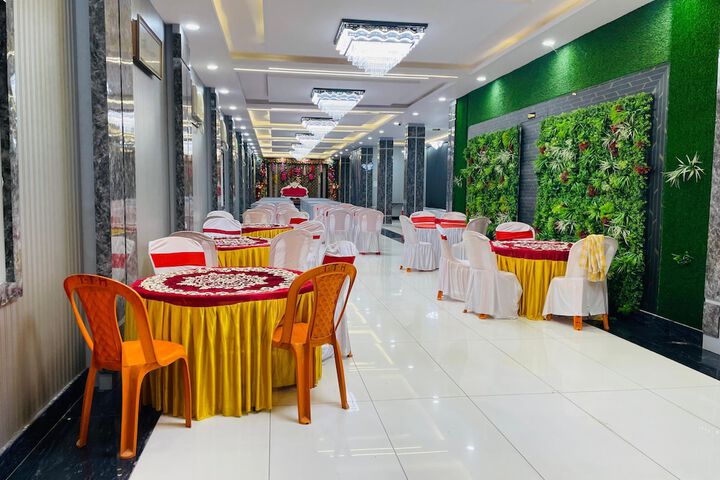 Ballroom/Hall 8 of 8