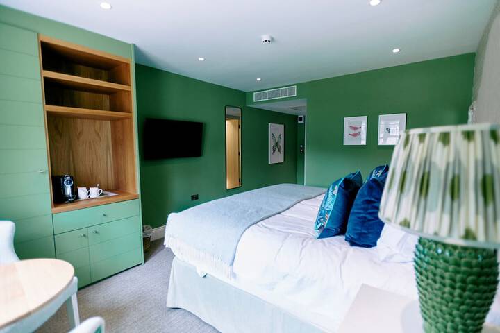 Room 18 of 131