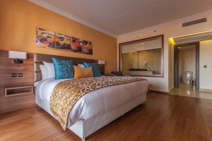 Room 28 of 183